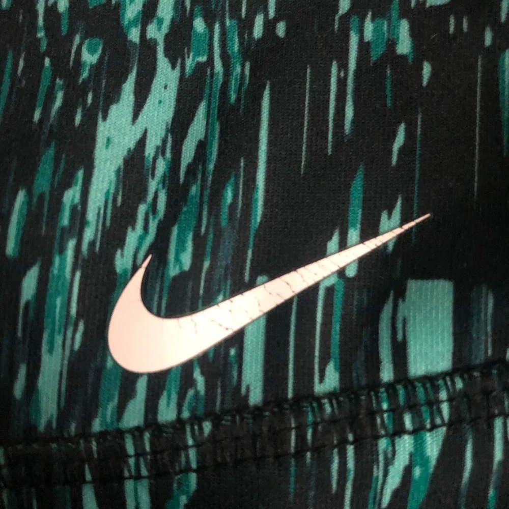 Nike High Rise Cropped Leggings Women’s Small